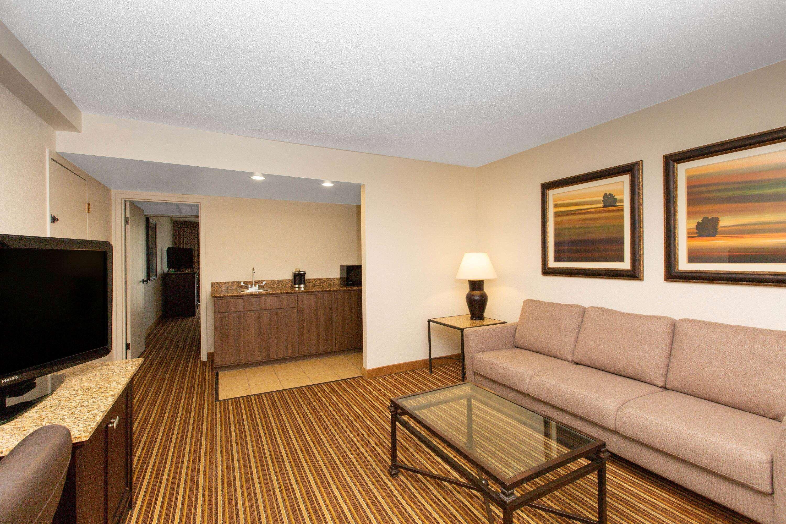 Aksarben Suites Trademark Collection By Wyndham Omaha Buitenkant foto