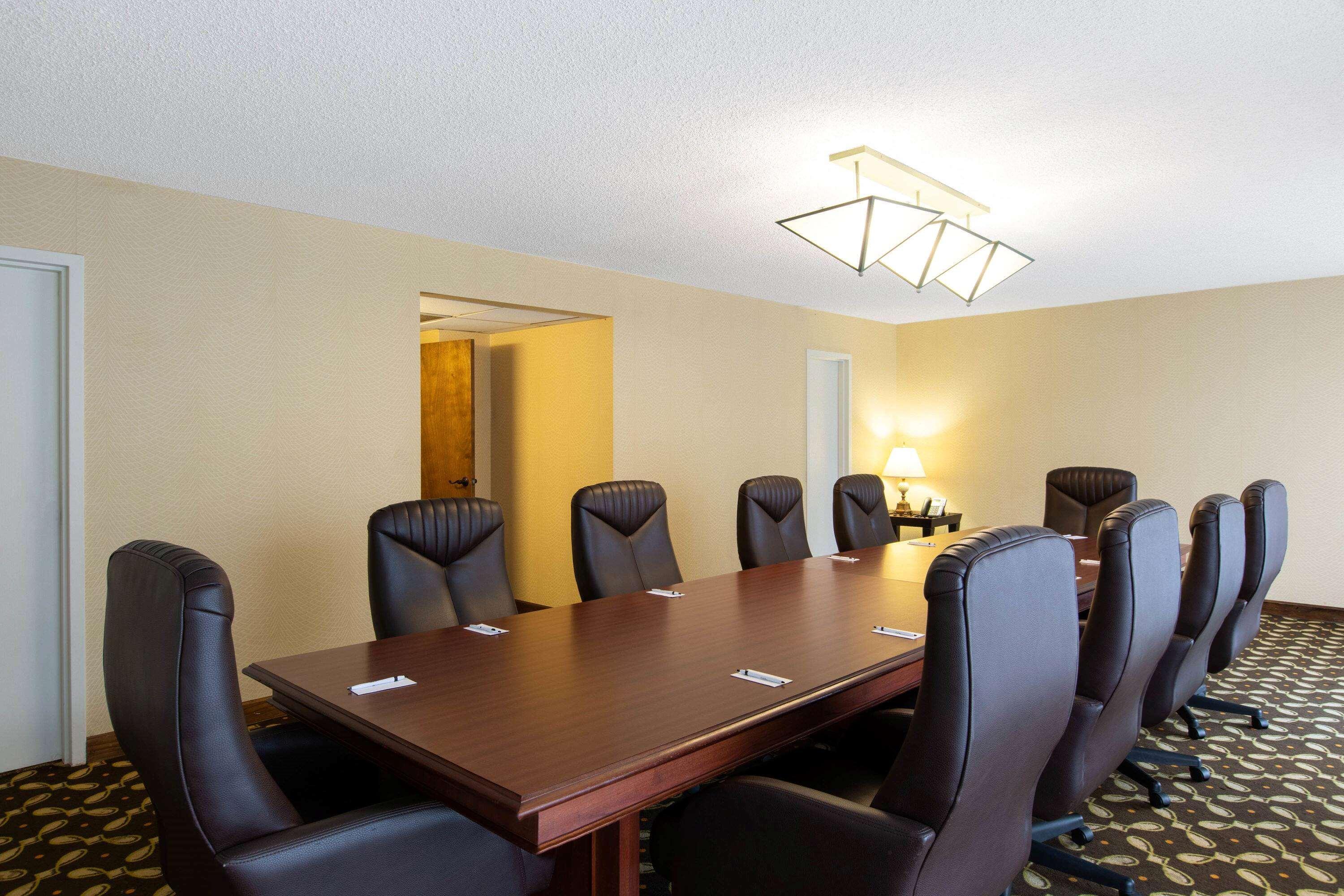 Aksarben Suites Trademark Collection By Wyndham Omaha Buitenkant foto