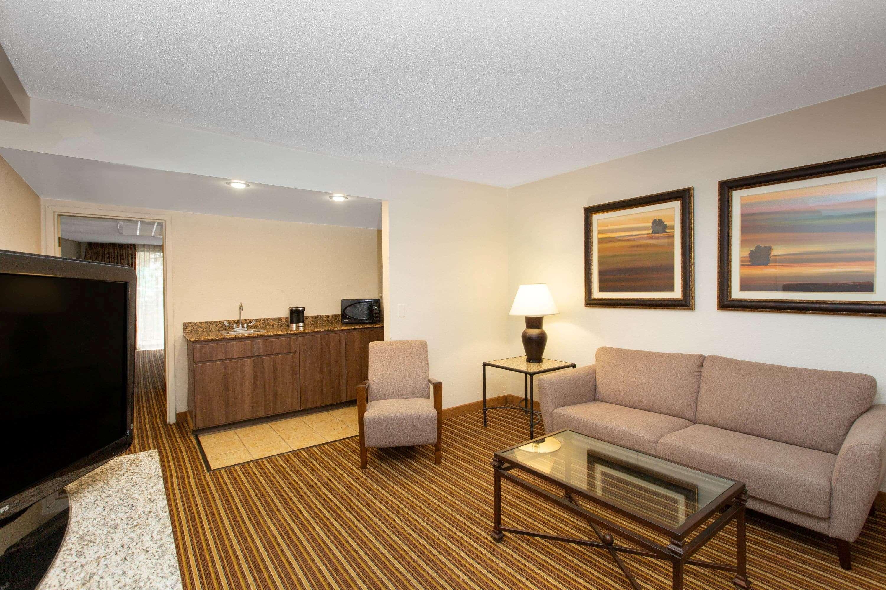 Aksarben Suites Trademark Collection By Wyndham Omaha Buitenkant foto